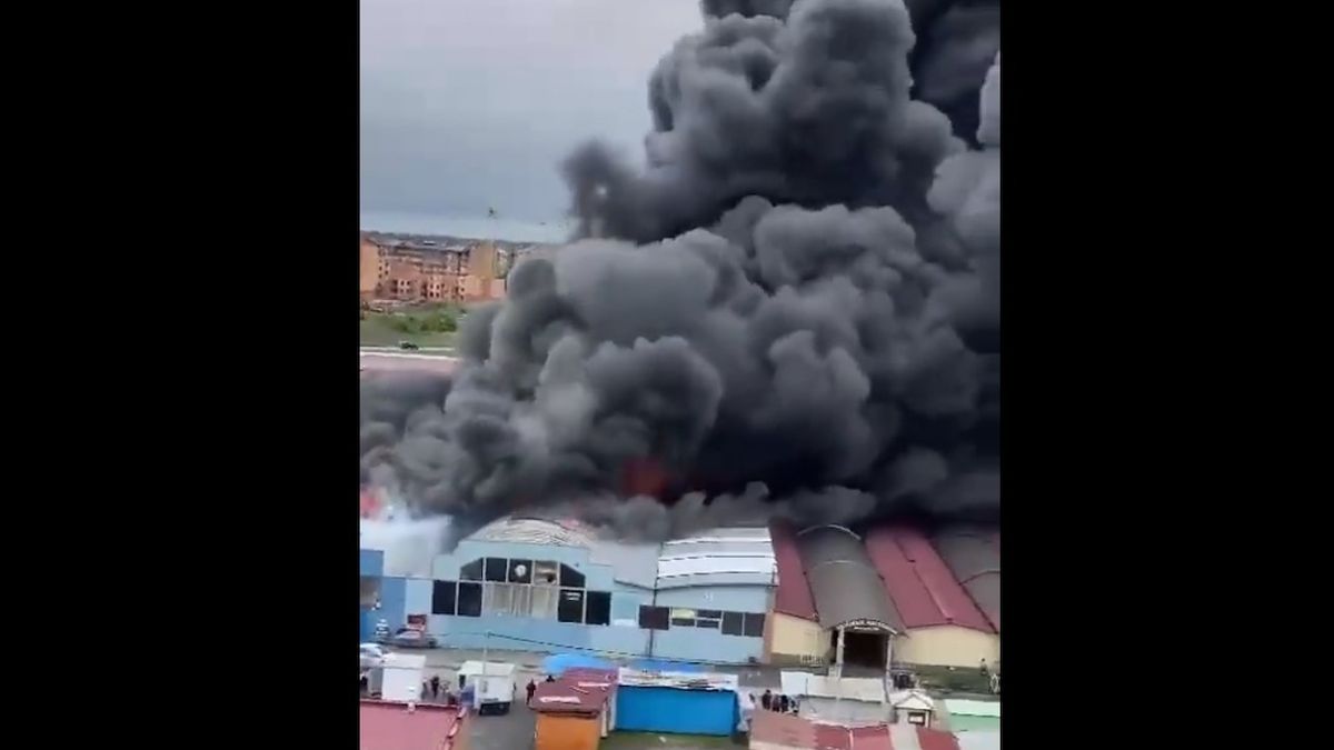 V ruském Vladikavkazu hořelo tržiště